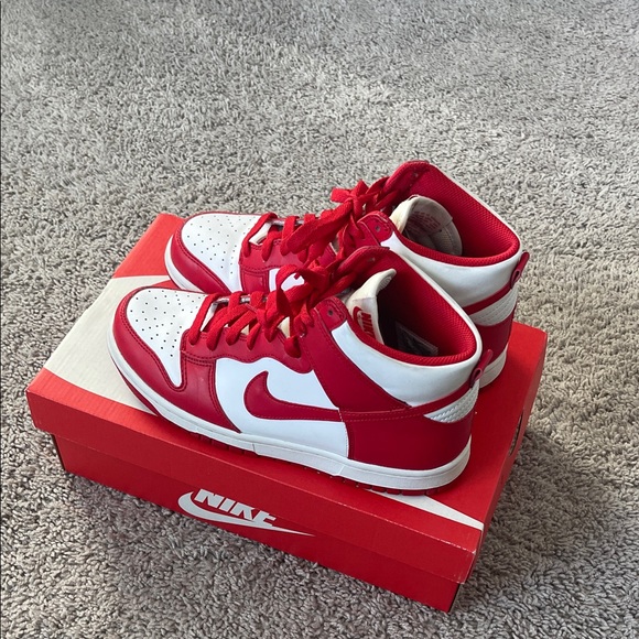 Nike Red Dunks - Picture 4 of 7